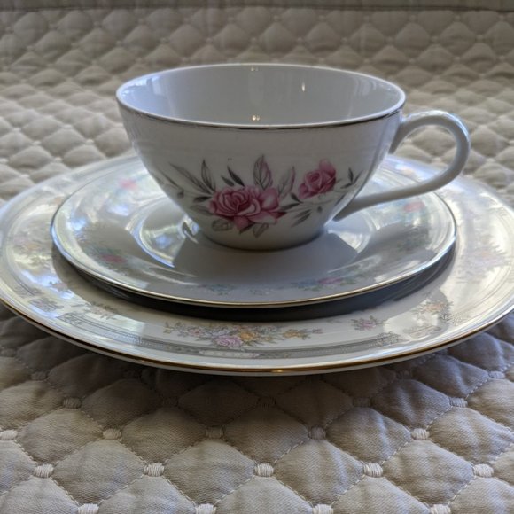 Vintage Mismatched Tea Set for the Next Tea Party - 3 pieces - small flaws - Picture 2 of 11